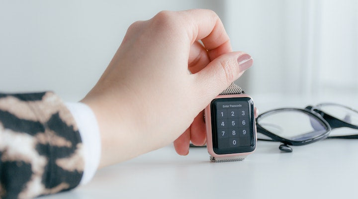 Smartwatch vs. Traditional Watch: Striking the Balance Between Style and Functionality